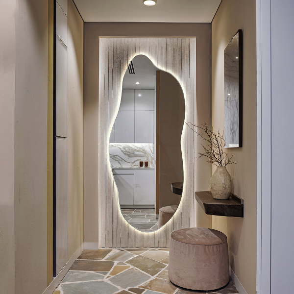 Specchio forma irregolare con led 35x80 cm
