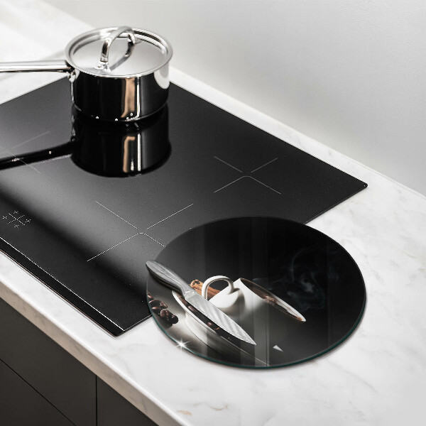 Tagliere in vetro Una tazza di caffè caldo