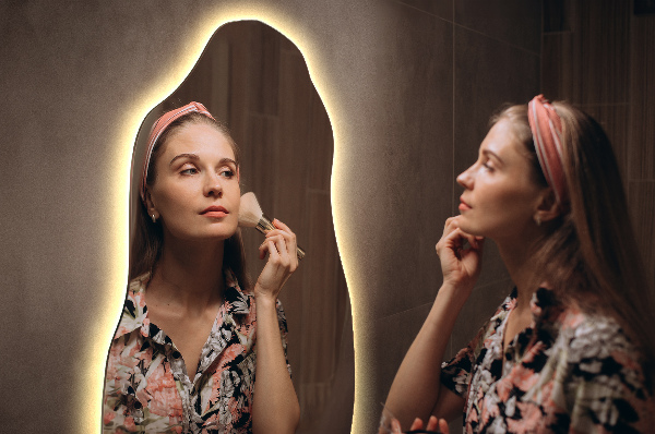 Specchio organico illuminato moderno 50x100 cm