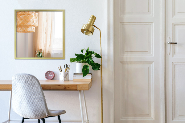 Specchio minimalista rettangolare con cornice dorata 100x70 cm