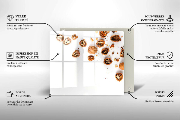 Copertura piano induzione Noci su sfondo bianco