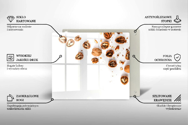 Copertura piano induzione Noci su sfondo bianco