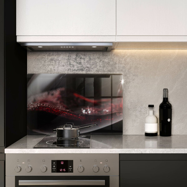 Copri piano cottura Vino rosso in un bicchiere