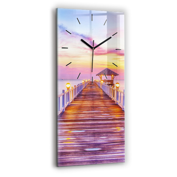 Orologio verticale Il ponte del porto di sera