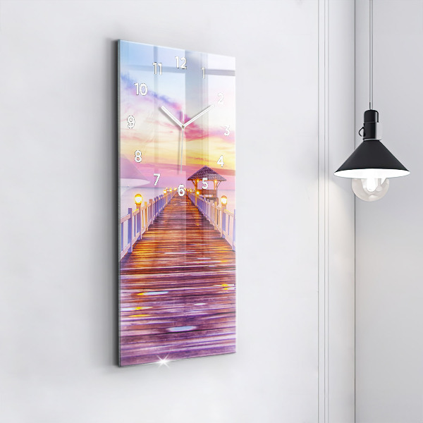 Orologio verticale Il ponte del porto di sera