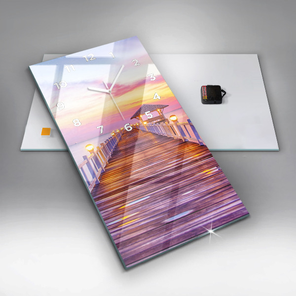 Orologio verticale Il ponte del porto di sera