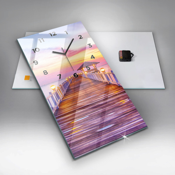 Orologio verticale Il ponte del porto di sera