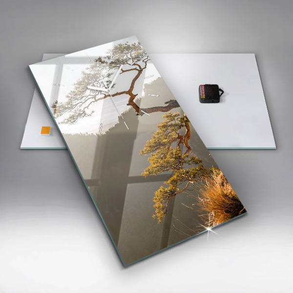 Orologio verticale Un albero in montagna