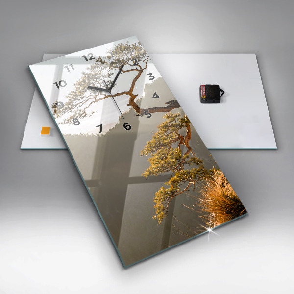 Orologio verticale Un albero in montagna
