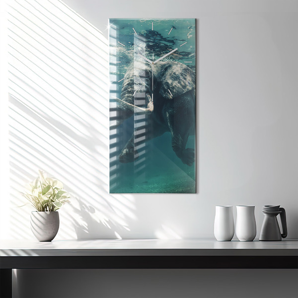 Orologio verticale Elefante che nuota nell'oceano