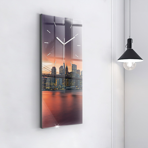 Orologio verticale Fiume orientale di New York