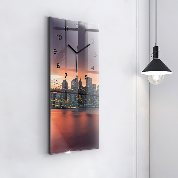 Orologio verticale Fiume orientale di New York