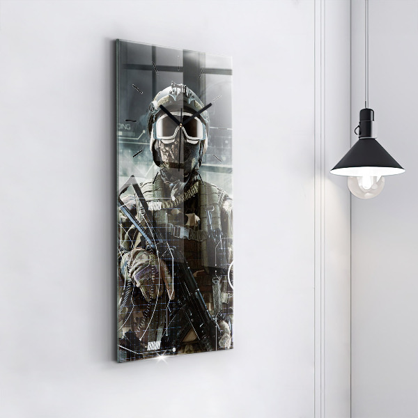 Orologio verticale Soldato con una pistola