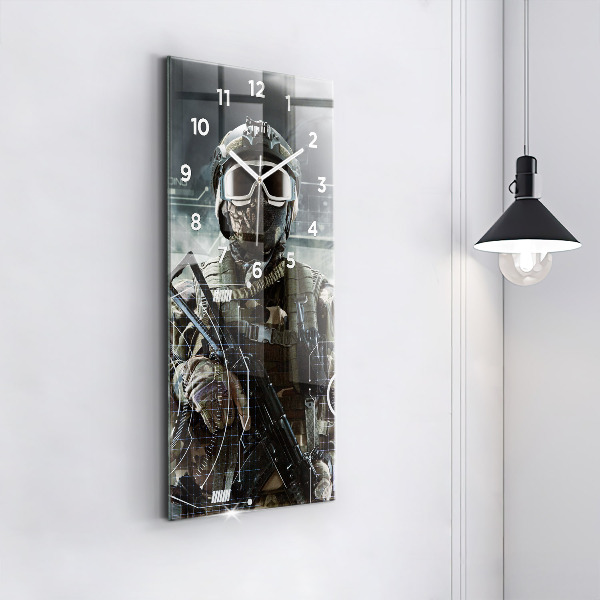 Orologio verticale Soldato con una pistola