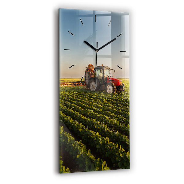 Orologio verticale Trattore in un campo agricolo