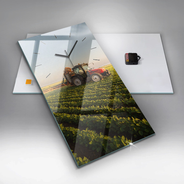Orologio verticale Trattore in un campo agricolo