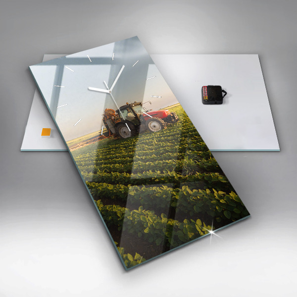 Orologio verticale Trattore in un campo agricolo