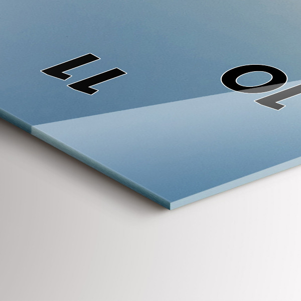 Orologio verticale Trattore in un campo agricolo