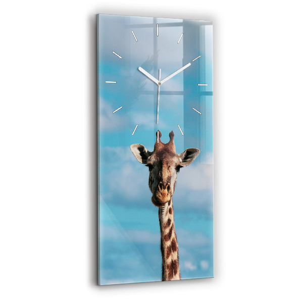 Orologio verticale Testa di giraffa contro il cielo