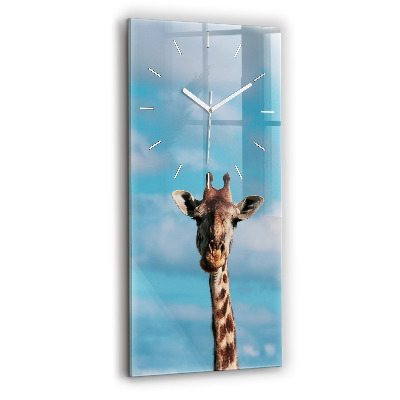 Orologio verticale Testa di giraffa contro il cielo