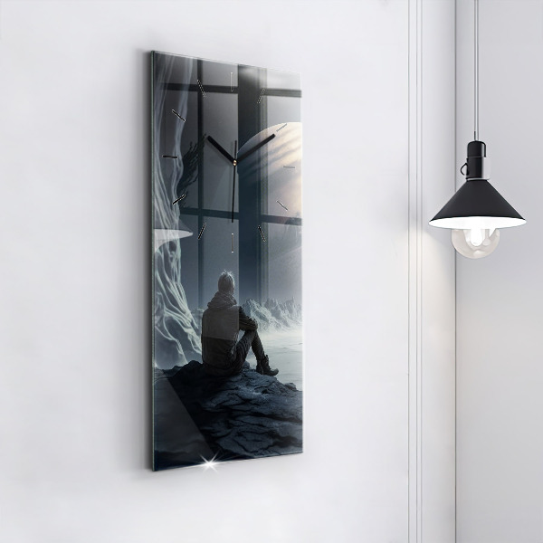 Orologio verticale Uomo davanti alla luna