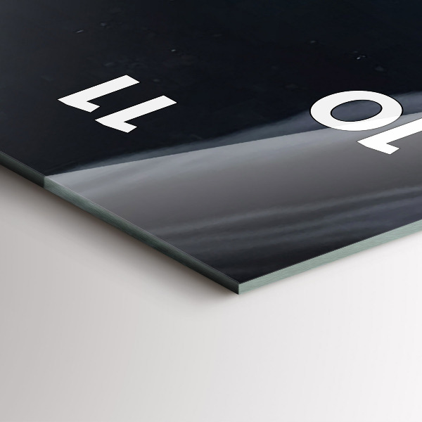 Orologio verticale Uomo davanti alla luna