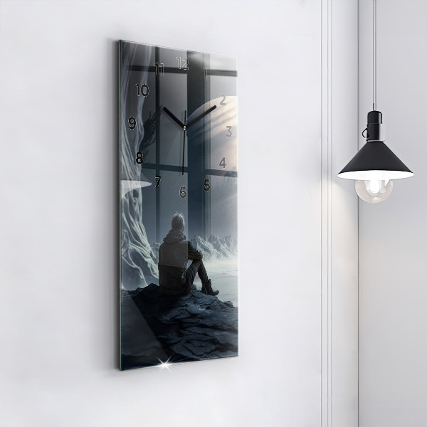 Orologio verticale Uomo davanti alla luna