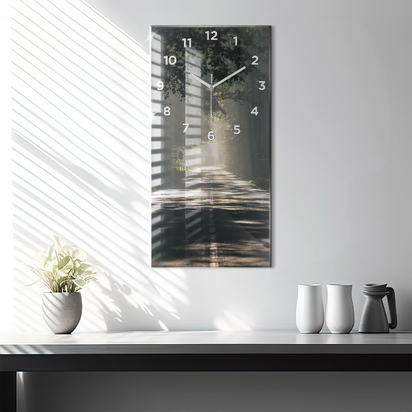 Orologio verticale in vetro Strada forestale e strisce di sole
