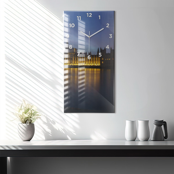 Orologio verticale in vetro Palazzo Winchester Londra