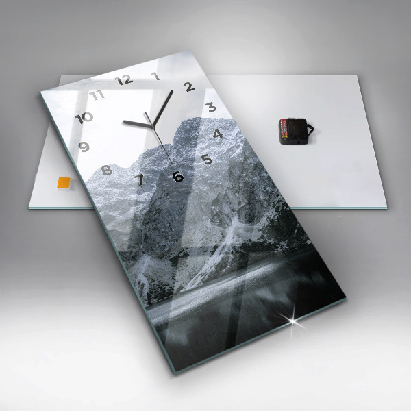 Orologio verticale in vetro Morskie Oko nei Monti Tatra