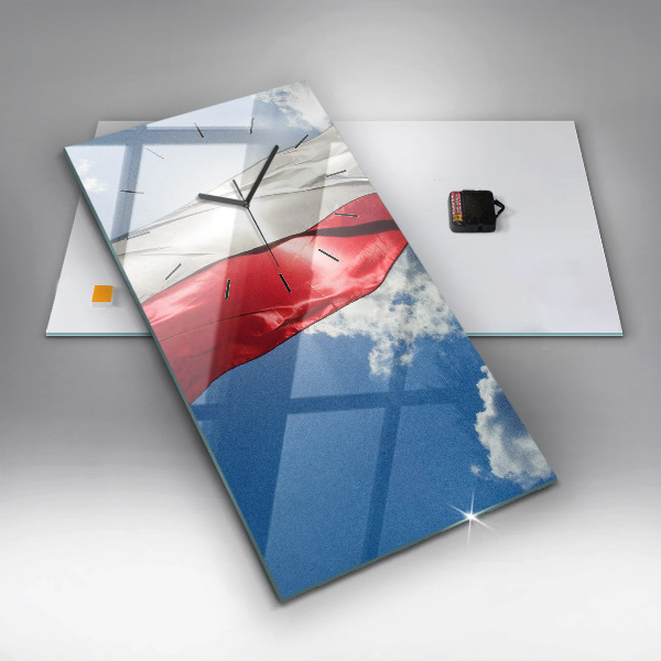 Orologio verticale in vetro La bandiera polacca contro il cielo