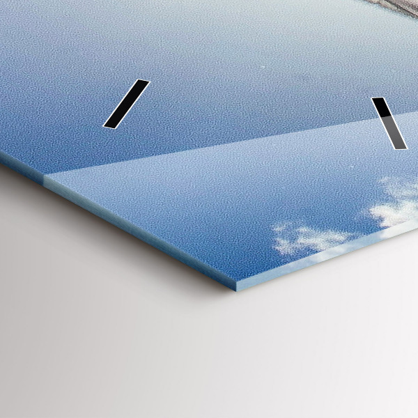 Orologio verticale in vetro La bandiera polacca contro il cielo