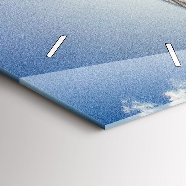 Orologio verticale in vetro La bandiera polacca contro il cielo