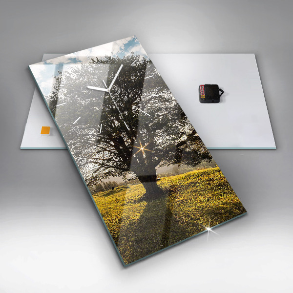 Orologio verticale in vetro Un albero su una collina