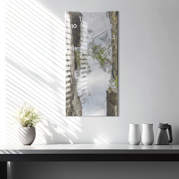 Orologio verticale Città di roccia nella Repubblica Ceca