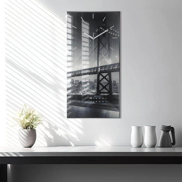 Orologio verticale Ponte di San Francisco di notte