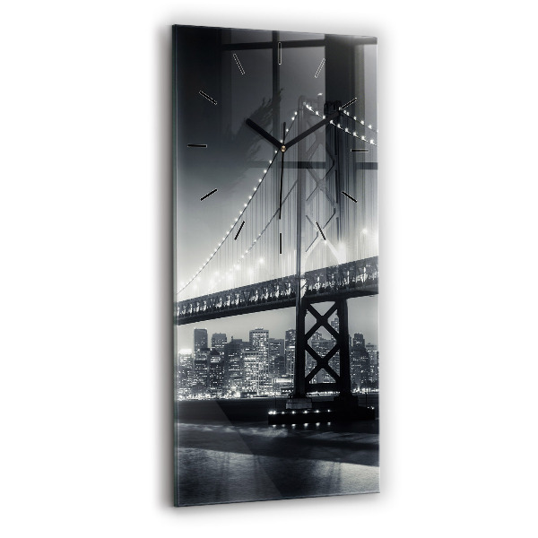 Orologio verticale Ponte di San Francisco di notte