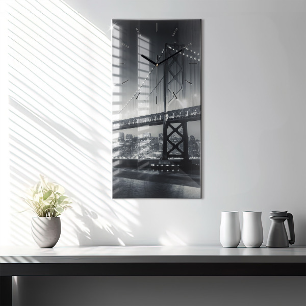 Orologio verticale Ponte di San Francisco di notte