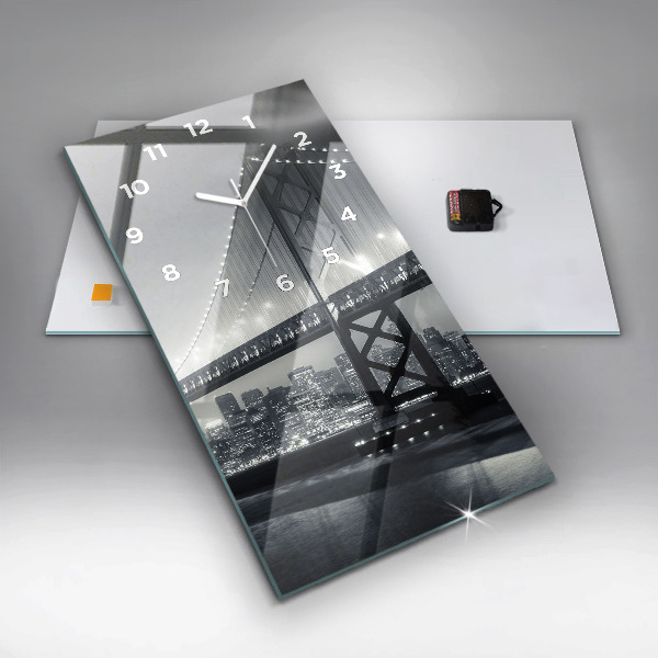 Orologio verticale Ponte di San Francisco di notte