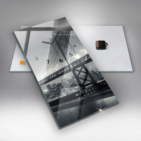 Orologio verticale Ponte di San Francisco di notte