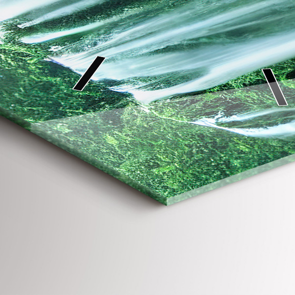 Orologio verticale Cascata tra il muschio