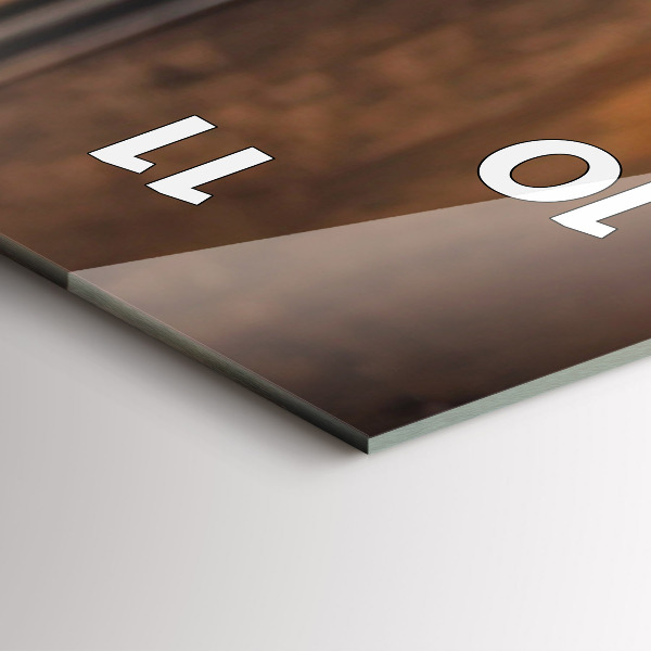 Orologio verticale in vetro Una tazza di caffè