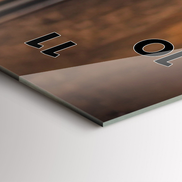 Orologio verticale in vetro Una tazza di caffè