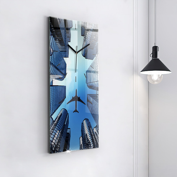 Orologio verticale Aereo sopra gli edifici