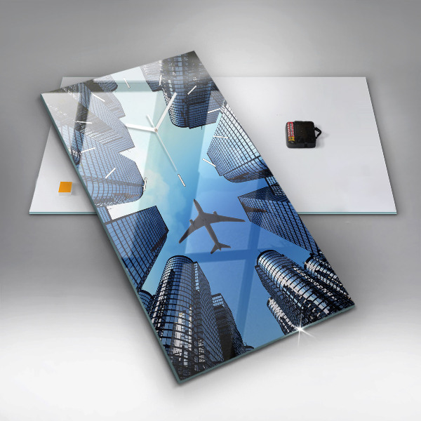 Orologio verticale Aereo sopra gli edifici