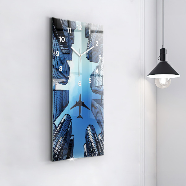 Orologio verticale Aereo sopra gli edifici