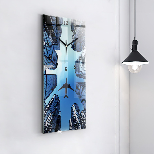 Orologio verticale Aereo sopra gli edifici