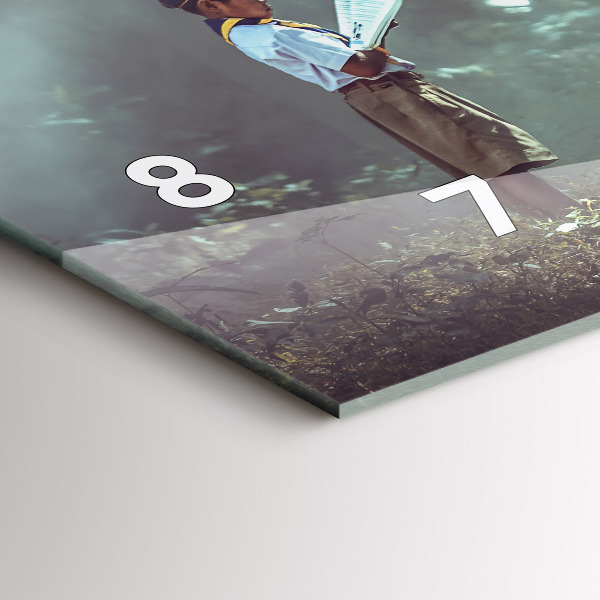 Orologi orizzontali Un ragazzo sta leggendo un libro