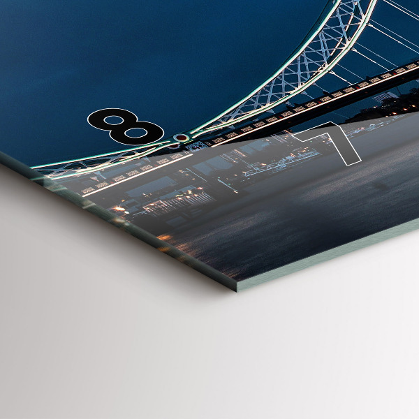 Orologi orizzontali Tower Bridge Londra di notte