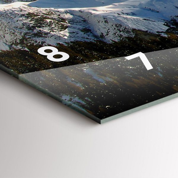 Orologi orizzontali Montagne sotto il cielo azzurro